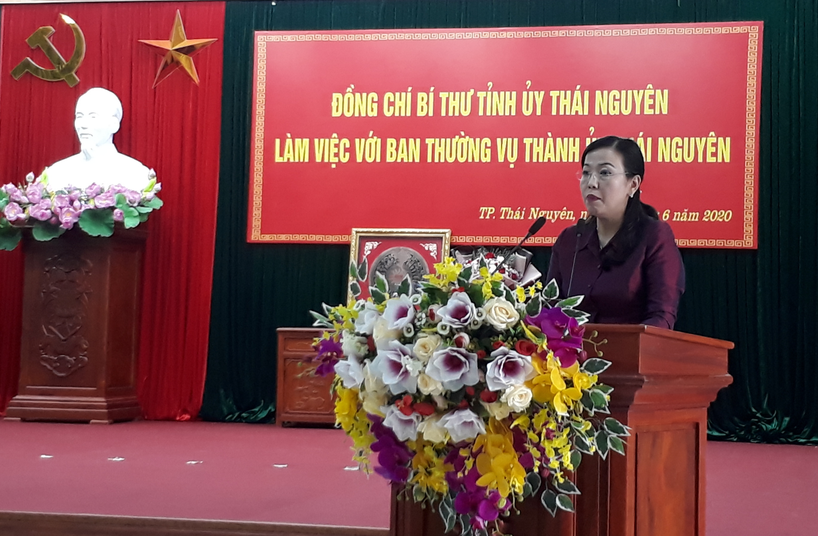 Bi thu lam viec voi BTV Thanh uy TN