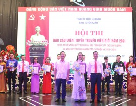 Trao-giai-Ba-Nhung.jpg